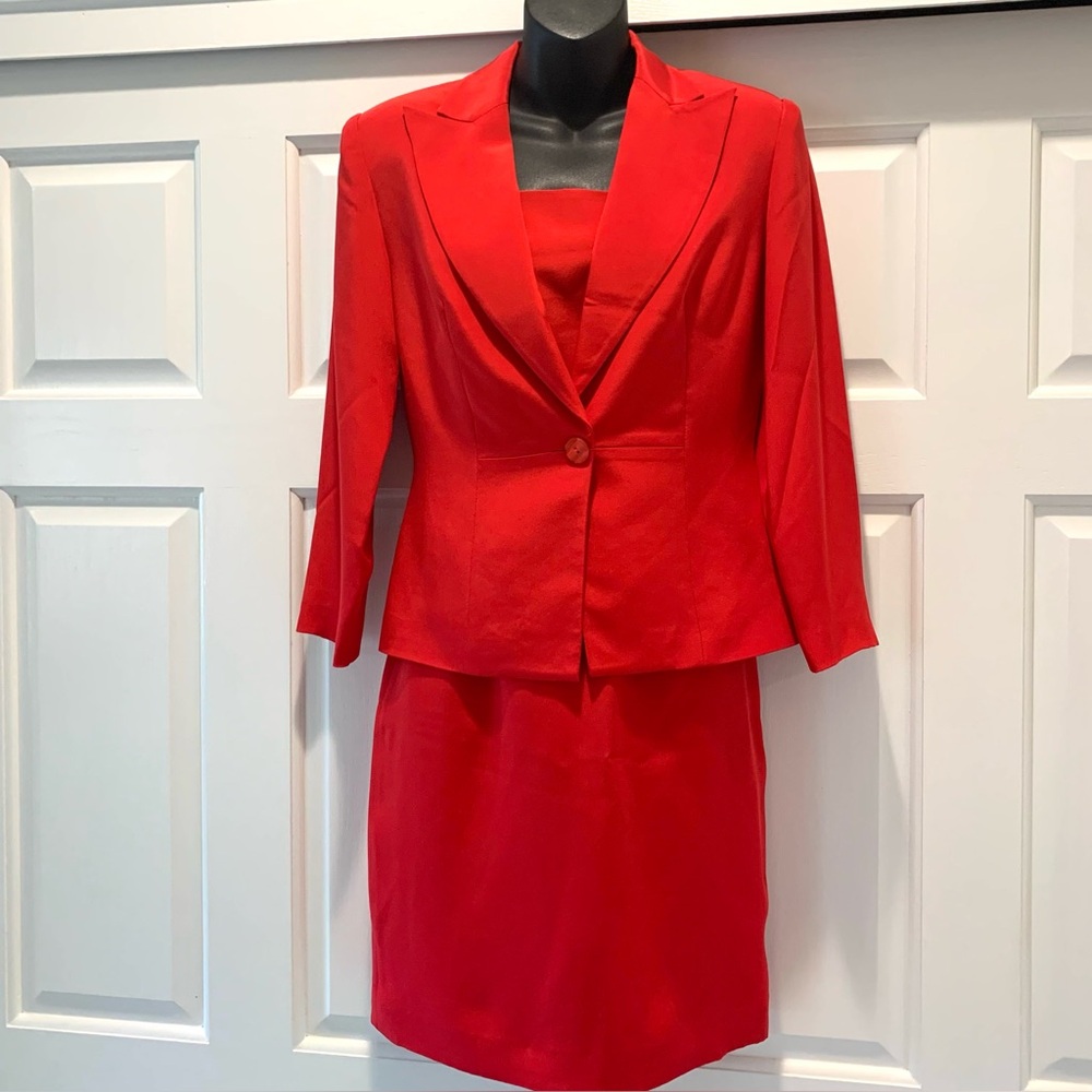 100% Silk Vintage Hugo Buscati 3 piece Red suit, blazer/skirt sz 4, camisole 6